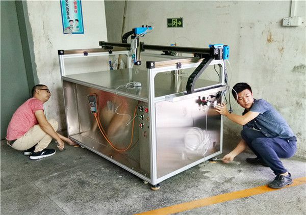 點(diǎn)膠機(jī),東莞商標(biāo)禮品點(diǎn)膠機(jī)廠家