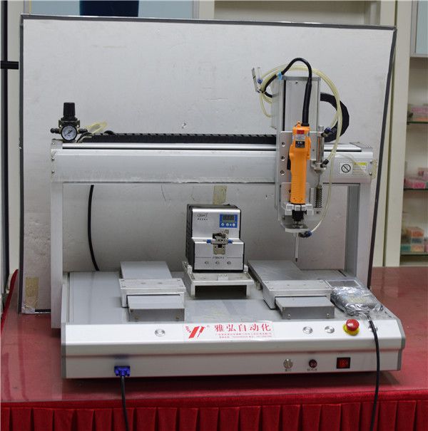 中國自動擰螺絲機廠家