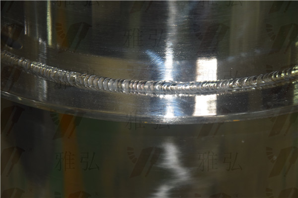 魚鱗焊接壓力桶桶下方