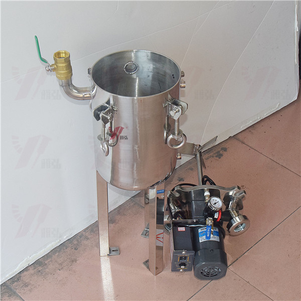 蓋子和桶體分開展示